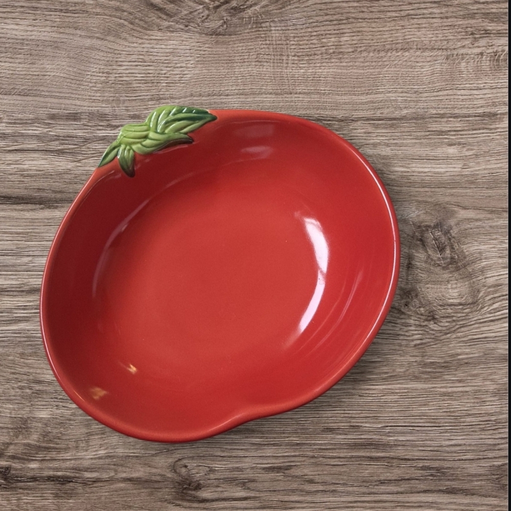 Pottery Barn Red and Green Tomato Leaf Pasta Plate 🍝🍅